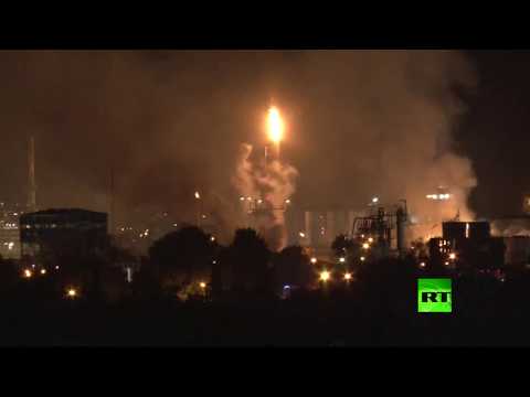 شاهد انفجار هائل في مصنع للبتروكيماويات في إسبانيا