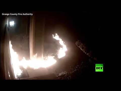 شاهد مجهول يشعل النيران في مبنى سكني في الولايات المتحدة