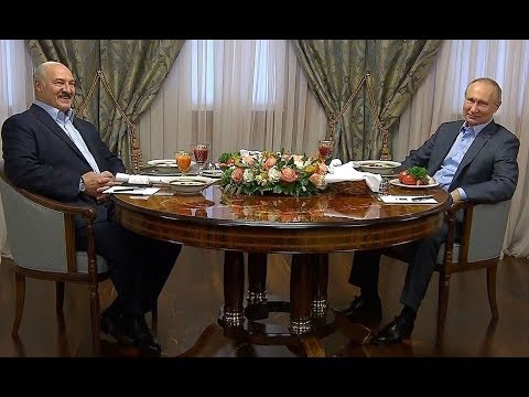 شاهد الرئيس بوتين يقدم العصيدة بالماء لنظيره البيلاروسي