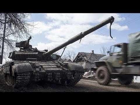 المتمردون يسحبون أسلحة ثقيلة شرق أوكرانيا