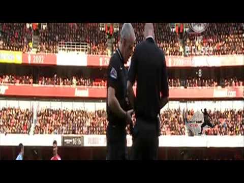 بالفيديو إصابة حكم مباراة أرسنال ووست هام