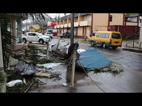 إعصار بام يخلف أكثر من أربعين قتيلًا