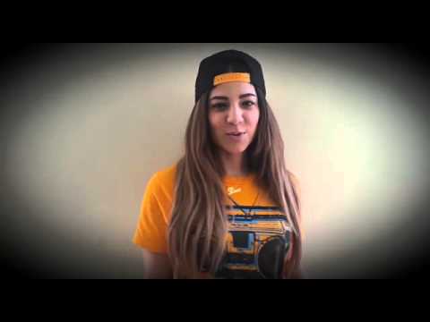 ليا مخول ترافق متسابقي ستار أكاديمي