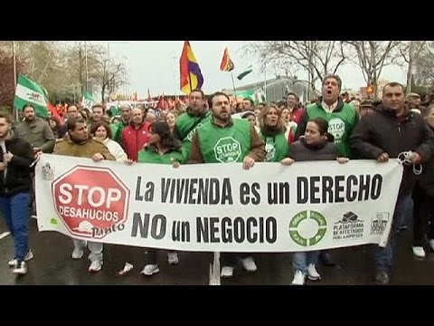 آلاف الإسبان ينظمون مسيرة الكرامة في مدريد شاهد  اخبار