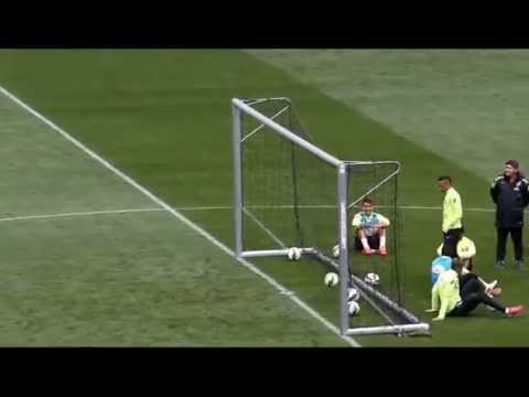 نيمار يصدم لاعبي البرازيل بهدف خلفي