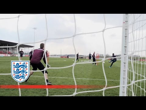 رونى وويلباك يسخران من جو هارت