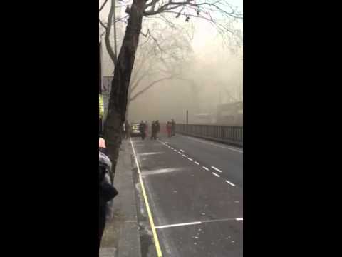 بالفيديو حريق هائل يملأ سماء لندن بسحابة سوداء
