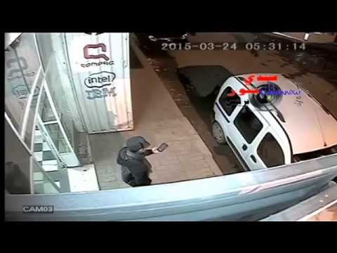 شاهد اختطاف هاتف محمول من يد شاب مغربي