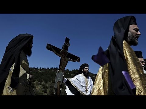 شاهد إحتفال عيد الفصح بحضور رئيس الحكومة تسيبراس