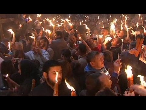 فيديو الكنائس المسيحية الأرثوذكسية تحتفل بـسبت النور