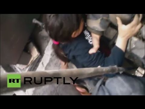 بالفيديو إنقاذ بنت من تحت أنقاض بيتها في حلب