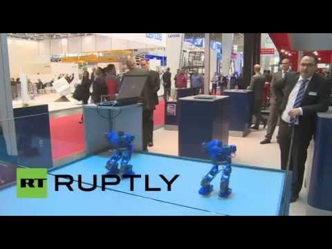 شاهد روبوتات ترقص في معرض هانوفر في ألمانيا