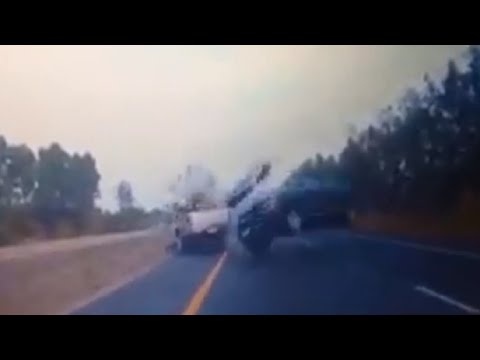 بالفيديو أعنف تصام بين سيارتين