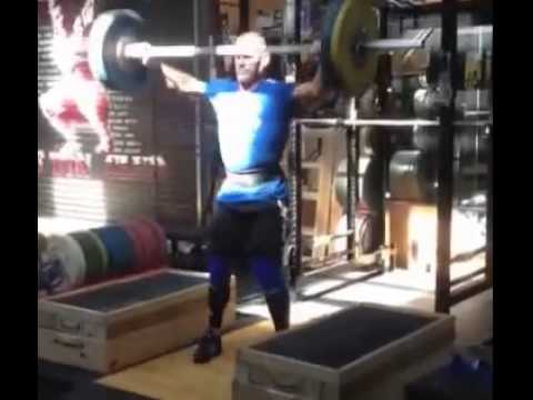 بالفيديو جون سينا يستعد بقوة لعروض wwe