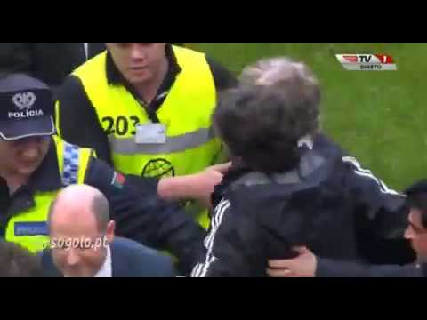 مشاجرة بين مدربي بنفيكا وبورتو في قمة البرتغال