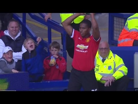 فالنسيا يتعرض للسخرية من أصغر مشجعي إيفرتون