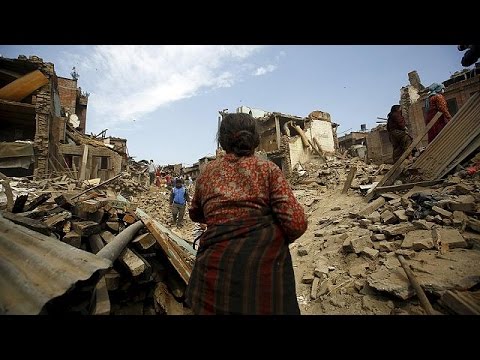 شاهد تضاءل الآمال في العثور على أحياء تحت الأنقاض بعد الزلزال