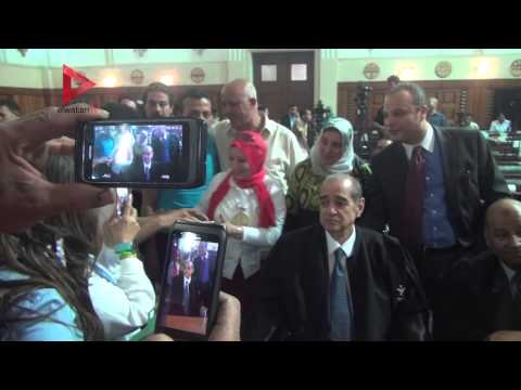 شاهد سلفي مع فريد الديب أثناء محاكمة مبارك