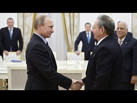 كاسترو يشارك في ذكرى الانتصار على النازيين