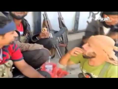 بالفيديو الخبز والماء طعام شباب المقاومة في اليمن