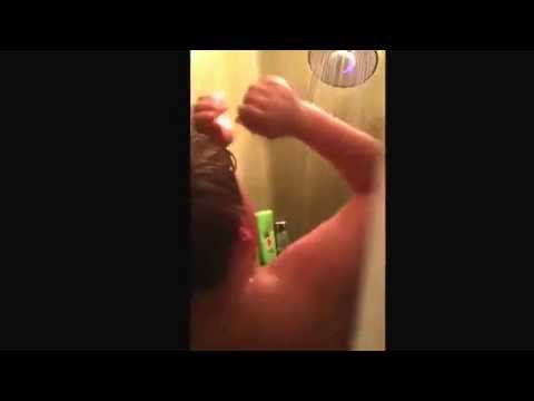 بالفيديو أكثر من سبعة ملايين مشاهدة لطريقة استحمام صبي أميركي