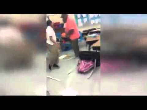 بالفيديو معلم يجلد التلاميذ بـالحزام داخل الفصل