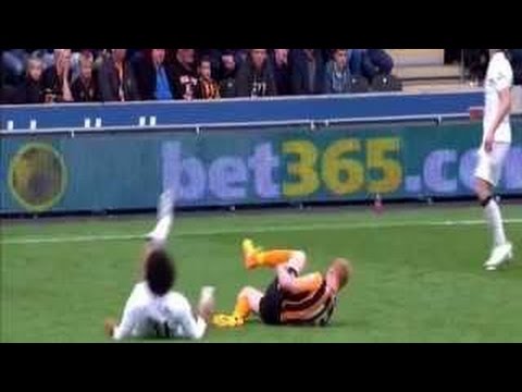 شاهد طرد البلجيكي مروان فيلايني بعد تلقيه بطاقة حمراء