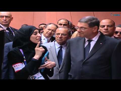 شاهد رئيس الحكومة التونسية يزور جناح دولة الإمارات