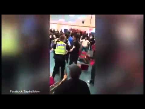 فيديو اجتماع يتحول إلى مشاجرة داخل أحد مساجد بريطانيا