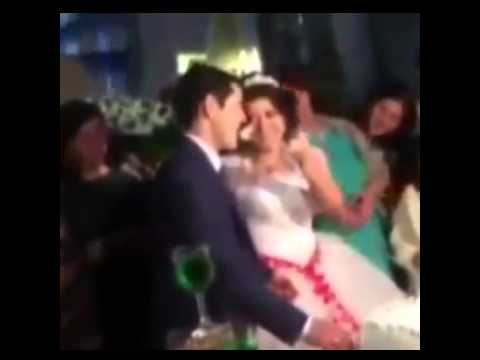 شاهد عريس يعتدي على عروسه بسبب مزاحها في الفرح