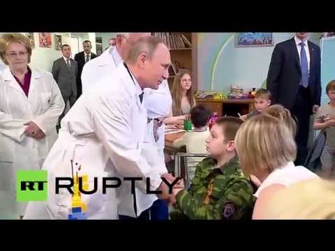 بالفيديو بوتين يزور الأطفال المصابين جراء النزاع الأوكراني
