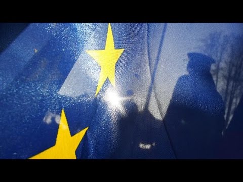 شاهد المجر يغرق في التطرف والعنصرية