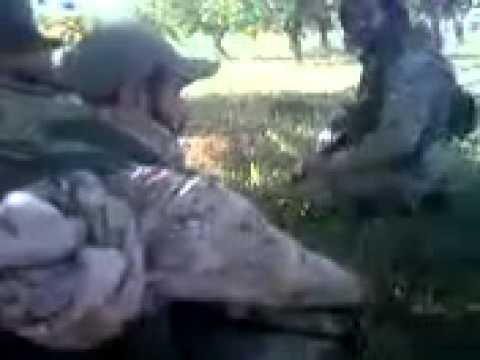 مقتل أحد عناصر حزب الله قنصًا بينما كان يتحدث مع زملائه