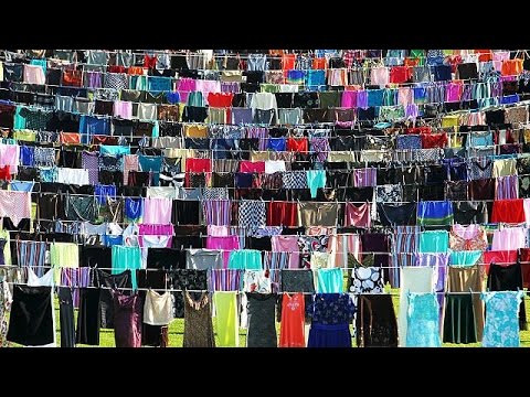 فساتين منشورة للتعبير عن مغتصبات صامتات