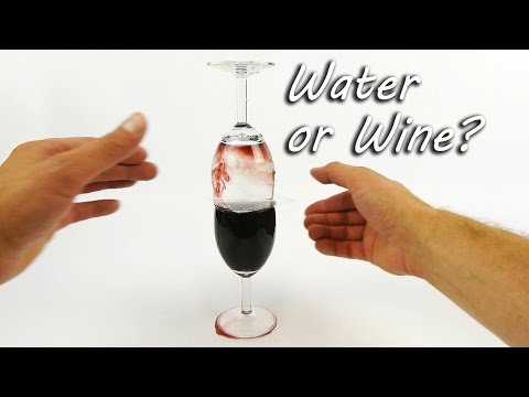 بالفيديو تحويل كوب مياه إلى كوب خمر