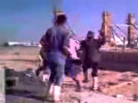 بالفيديو مشاجرة عنيفة بين أربعة عمال بناء