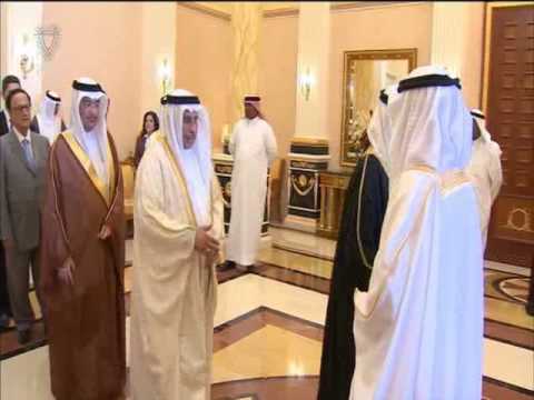 رئيس الوزراء البحريني يستقبل عددًا من المواطنين