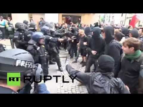 شاهد مظاهرات تضامنية مع المهاجرين في أوروبا