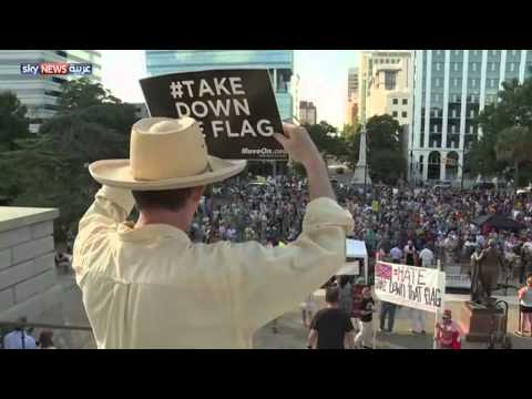 بالفيديو سكان مدينة كولومبية ينظمون مسيرة لإزالة علم ولاية   ساوث كارولينا