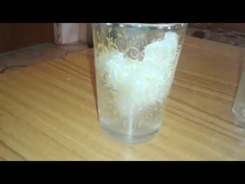 بالفيديو أسهل طريقة لتحويل الماء إلى ثلج