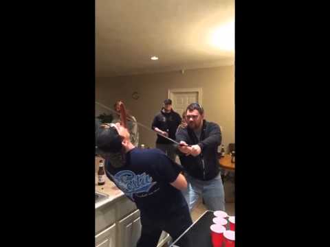 شاهد مخمور يقطع أنف صديقه بالسيف