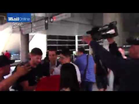 شاهد جيرارد في الولايات المتحدة برفقة زوجته