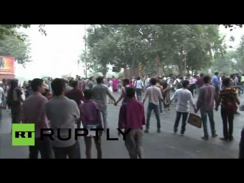 الشرطة الهندية توقف 70 شابًا وفتاة