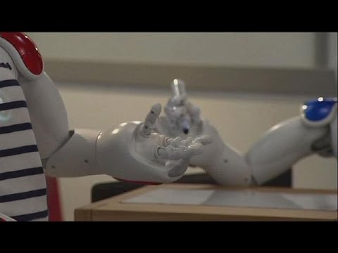 شاهد روبوتات تتفاعل مع البشر