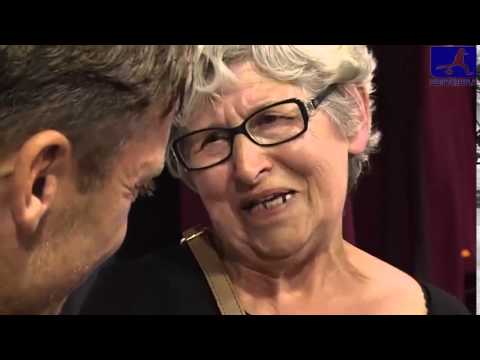 شاهد رد فعل سيدة عجوز بعد لقاء نجمها المفضل توتي