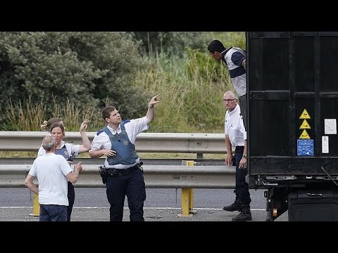 شاهد بريطانيا تدشن منطقة آمنة جديدة في ميناء كاليه