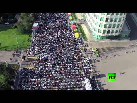 المسلمون يؤدون صلاة العيد وسط موسكو