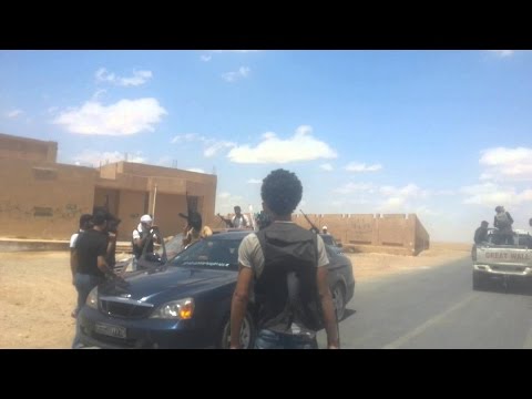 بالفيديو مقاتلو داعش في الموصل يقبلون على الانتحار