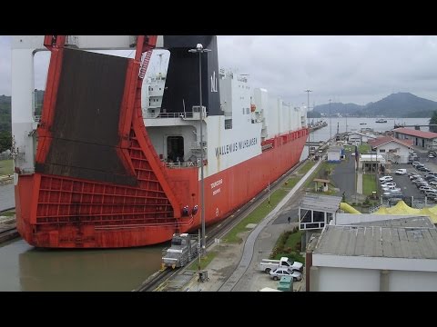 شاهد الحكومة البانامية تسعى إلى توسيع القناة البحرية