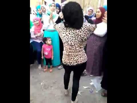 فيديو رقص فتاة في الطريق العام يثير الجدل